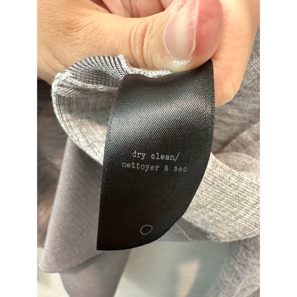 RAG & BONE | Gray Contrast Merino Wool V-Neck Sweater | Medium - Picture 7 of 7